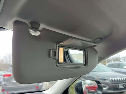 Used 2023 Volvo XC60 B5 Plus image 29