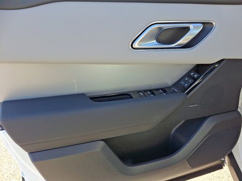 Used 2025 Land Rover Range Rover Velar S image 13