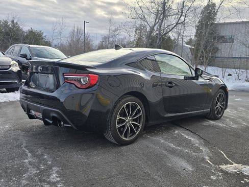 Used 2017 Toyota 86 image 3