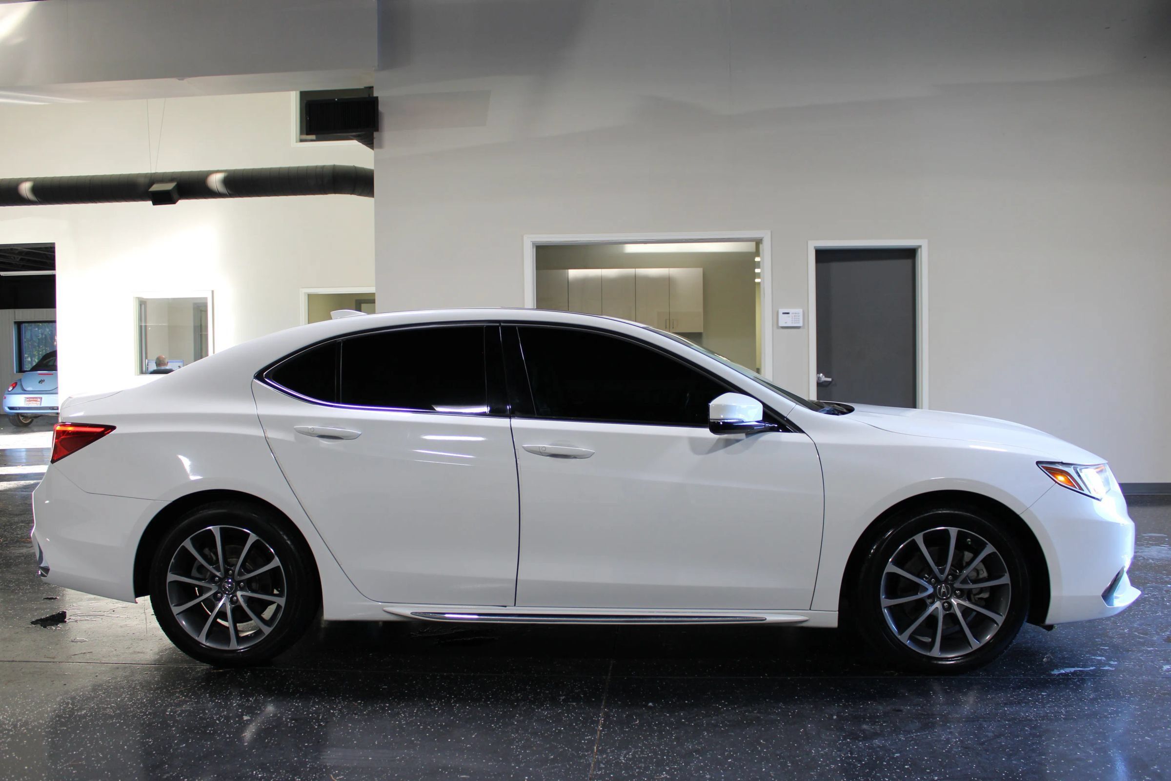 Used 2018 Acura TLX w/ Technology Package FWD image 2