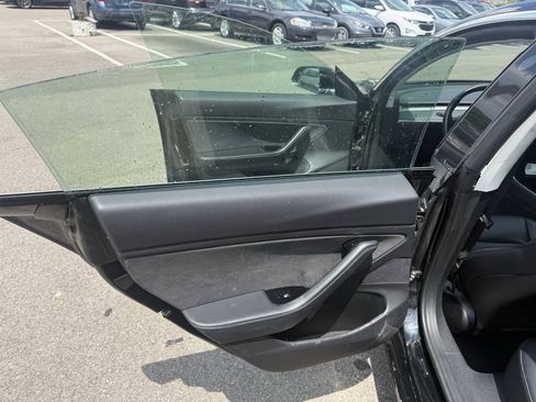 Used 2019 Tesla Model 3 Long Range RWD image 19