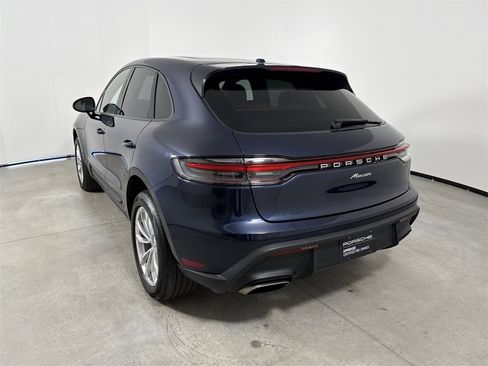 Certified 2022 Porsche Macan image 3
