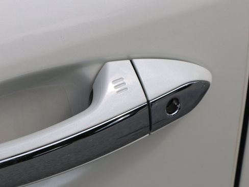 Used 2025 INFINITI QX60 Sensory w/ Vision Package AWD/4WD image 16