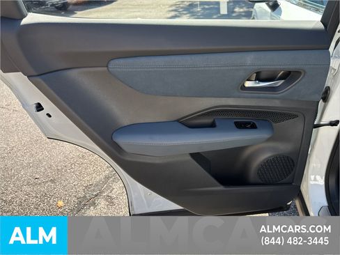 Used 2024 Nissan Ariya AWD image 27