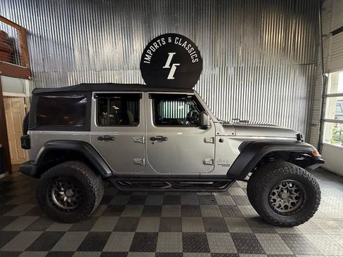 Used 2018 Jeep Wrangler Unlimited Sport S AWD/4WD image 8