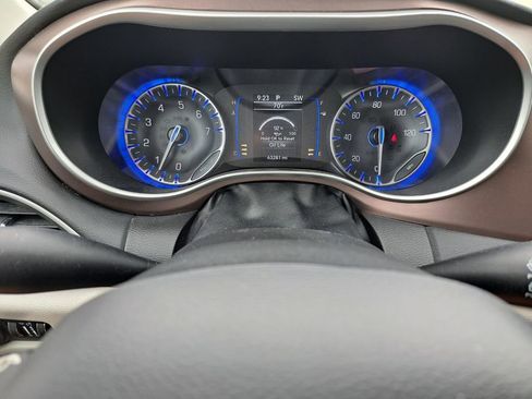 Used 2023 Chrysler Voyager LX image 13