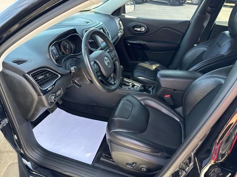 Used 2019 Jeep Cherokee Latitude Plus AWD/4WD image 11