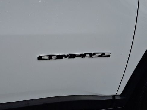 Used 2023 Jeep Compass Limited w/ Sun and Sound Group AWD/4WD image 33