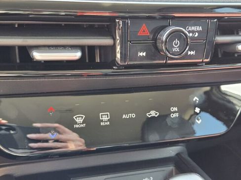 Used 2026 Nissan Kicks SR image 18