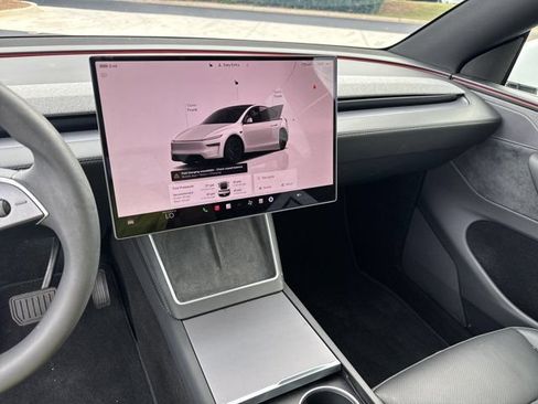 Used 2026 Tesla Model Y 2WD image 27