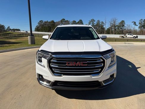 Used 2024 GMC Terrain SLT w/ Infotainment Package II image 8