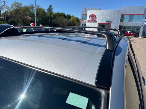 Used 2021 Toyota RAV4 LE w/ Carpet Mat Package (TMS) AWD/4WD image 43