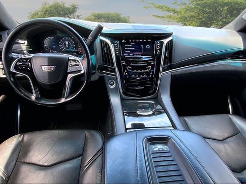 Used 2018 Cadillac Escalade Platinum AWD/4WD image 7