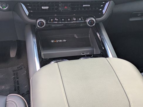 New 2026 Chevrolet Suburban Premier image 28