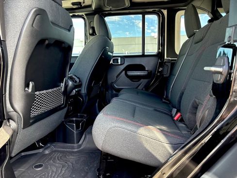 Used 2024 Jeep Wrangler Unlimited Rubicon image 12