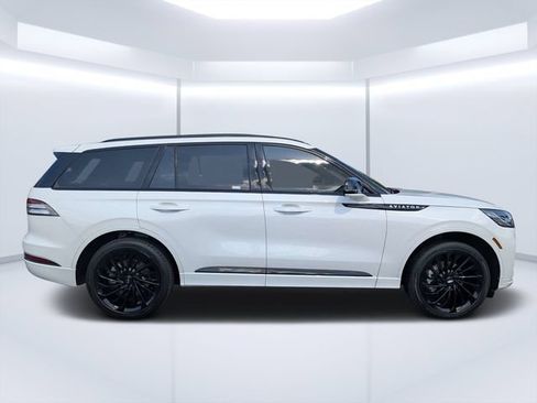 Used 2025 Lincoln Aviator Reserve w/ Equipment Group 201A AWD/4WD image 2