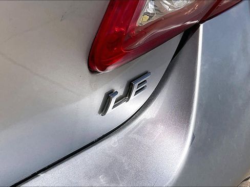 Used 2010 Toyota Camry LE image 10