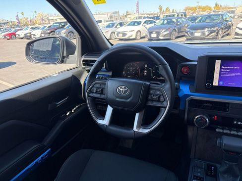 Used 2025 Toyota Tacoma TRD Off-Road image 33