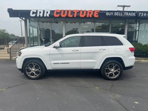 Used 2018 Jeep Grand Cherokee Limited AWD/4WD image 2