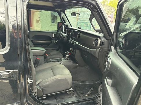 Used 2019 Jeep Wrangler Unlimited Sport S AWD/4WD image 23