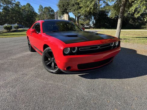 Used 2020 Dodge Challenger SXT image 34