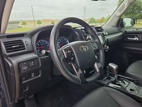 Used 2018 Toyota 4Runner TRD Off-Road Premium AWD/4WD image 2