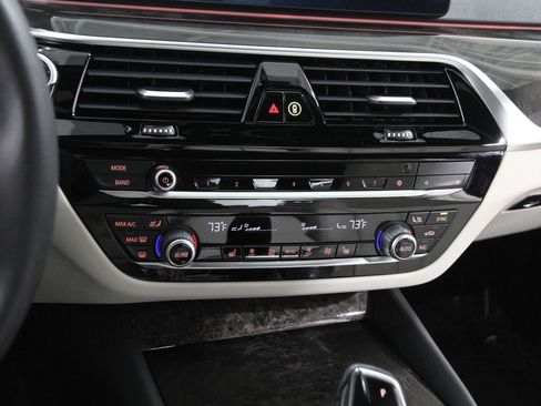 Certified 2022 BMW 530i xDrive w/ Convenience Package image 14