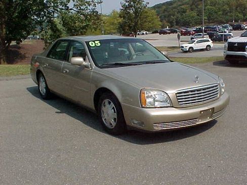 Used 2005 Cadillac De Ville FWD image 2