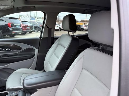 Used 2022 GMC Terrain SLT image 12