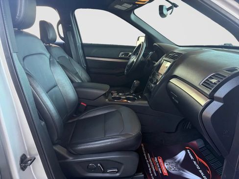 Used 2018 Ford Explorer XLT w/ Equipment Group 202A AWD/4WD image 22