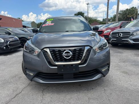 Used 2020 Nissan Kicks SR w/ SR Premium Package FWD image 2