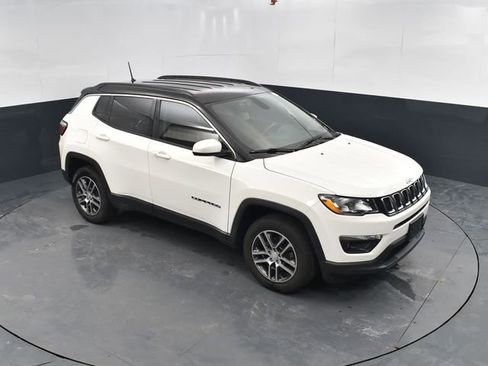 Used 2018 Jeep Compass Latitude w/ Cold Weather Group image 32