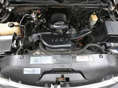 Used 2002 Chevrolet Suburban LS image 42