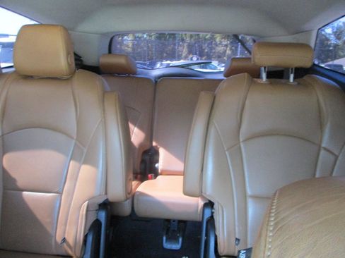 Used 2018 Buick Enclave Essence image 18