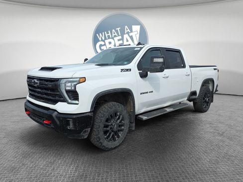 Used 2025 Chevrolet Silverado 2500 LT w/ Trail Boss Package image 8