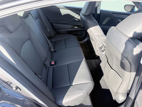 Used 2025 Lexus ES 300h w/ Premium Package image 19