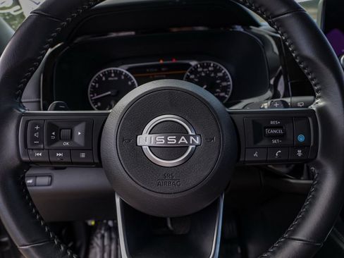 Used 2025 Nissan Pathfinder SV FWD image 25
