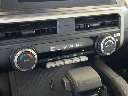 Used 2025 Toyota Tacoma SR5 AWD/4WD image 17
