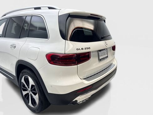 Used 2025 Mercedes-Benz GLB 250 4MATIC image 19
