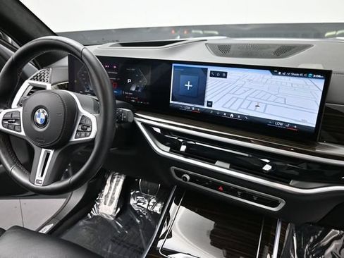 Used 2025 BMW X7 M60i AWD/4WD image 17