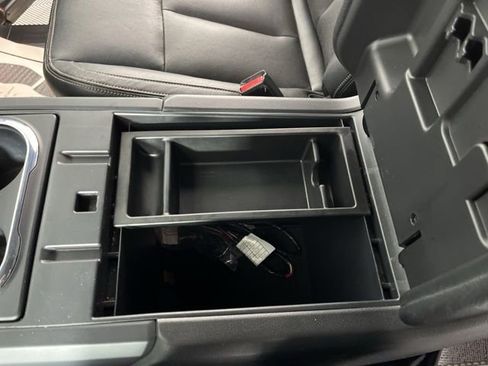 Used 2018 Nissan Titan SL w/ Midnight Edition RWD image 29