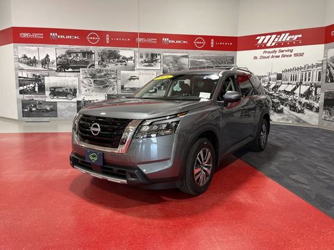 Used 2025 Nissan Pathfinder SL image 7