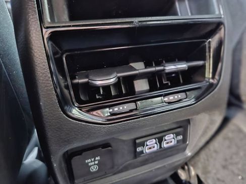 Used 2025 Jeep Grand Cherokee Altitude AWD/4WD image 30