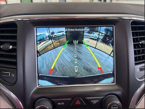 Used 2018 Jeep Grand Cherokee Limited image 11