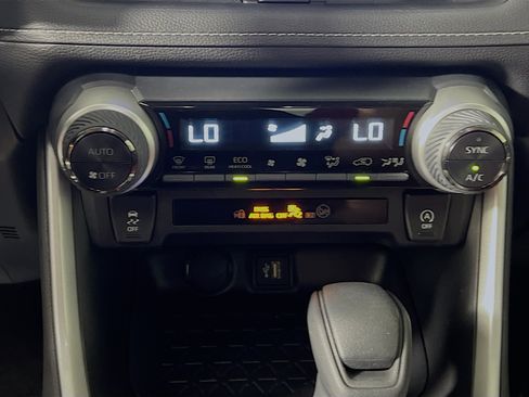 Used 2025 Toyota RAV4 XLE FWD image 26