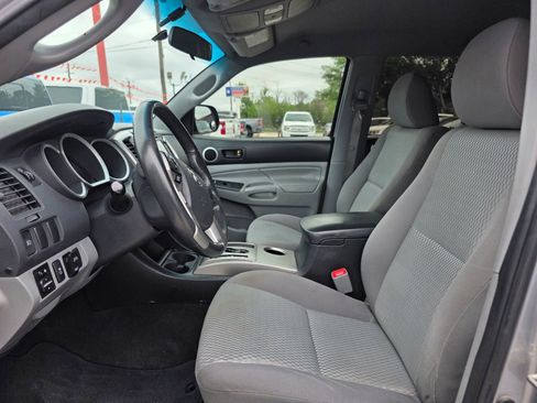Used 2014 Toyota Tacoma PreRunner w/ SR5 Package RWD image 16