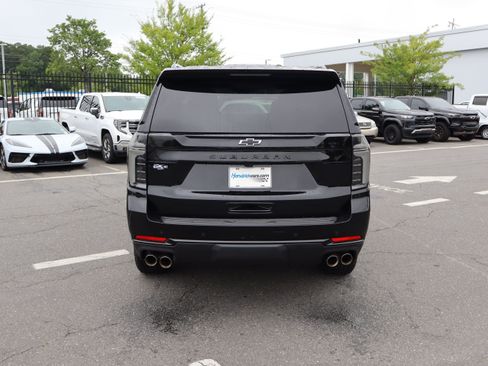 Used 2026 Chevrolet Suburban Z71 w/ Comfort Package AWD/4WD image 9