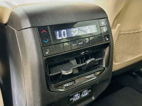 Used 2023 Jeep Grand Cherokee L Limited AWD/4WD image 25