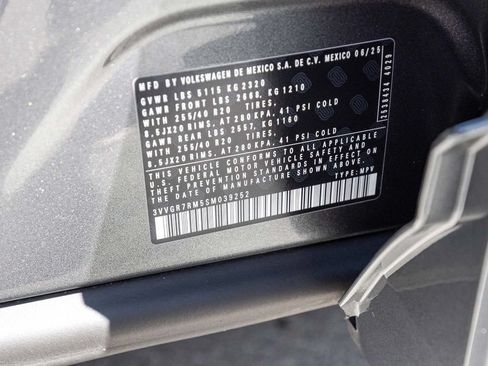 Used 2025 Volkswagen Tiguan SE R-Line AWD/4WD image 16