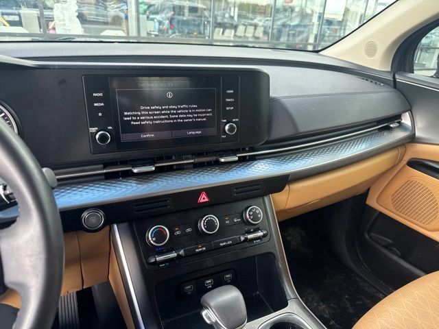Used 2024 Kia Carnival LX FWD image 5